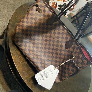 Louis Vuitton Neverfull Purse, never worn like new! Authentic! Accepting offers
